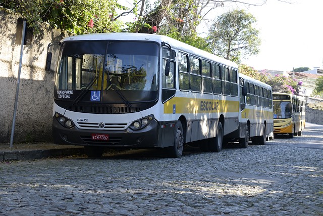 Famílias cobram a retomada do transporte escolar nos conjuntos habitacionais Minas Gerais e Monte Sião I, II e IV, em Montes Claros
