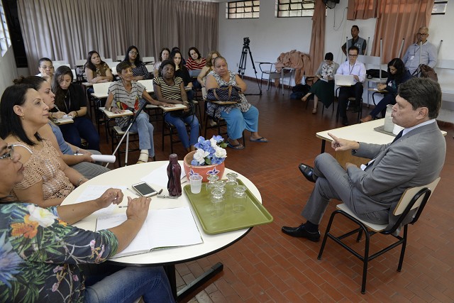 Secretaria nega, mas comunidade teme que, aos poucos, a escola seja fechada