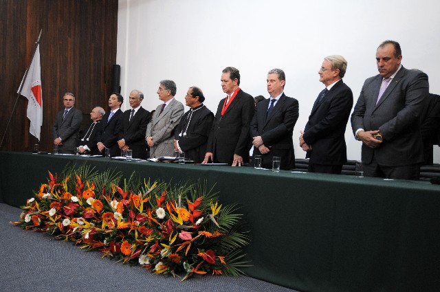 O presidente da Assembleia, deputado Adalclever Lopes, compôs a mesa de honra ao lado de outras autoridades