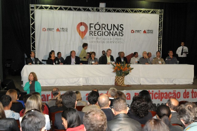 O encontro do Fórum Regional de Governo foi realizado no auditório da Escola Estadual Professor Soares Ferreira, em Barbacena