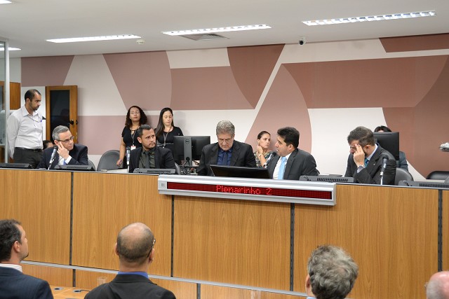 Entre as denúncias apresentadas estaria o fato de que as fraudes vêm ocorrendo com a conivência do Detran