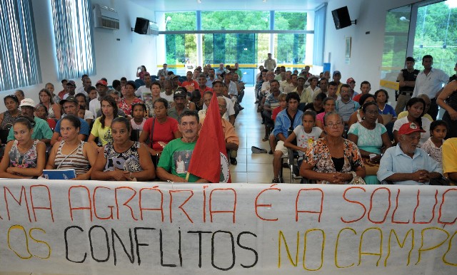 O Plenário da Câmara Municipal de Almenara ficou lotado de representantes de assentamentos e comunidades tradicionais da região