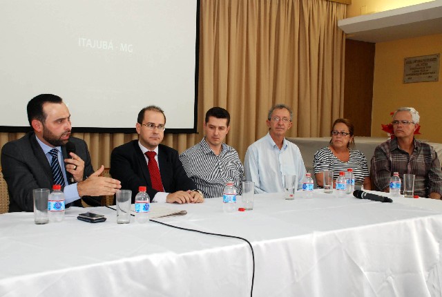 Comissão foi a Itajubá para discutir soluções para as micro e pequenas empresas da região