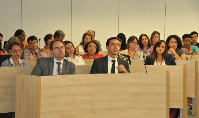 Os deputados Paulo Lamac e Douglas Melo assistiram à palestra proferida pelo secretário de Articulação com os Sistemas de Ensino do Ministério da Educação