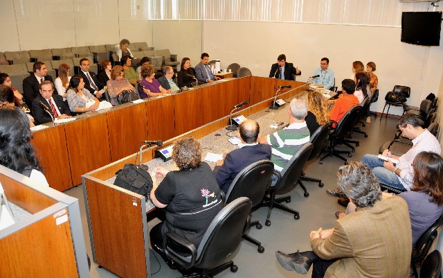 Comissão vai apresentar e acompanhar propostas contra a pobreza, elaboradas durante seminário, que contou com 12 etapas no interior do Estado e uma etapa final, em Belo Horizonte
