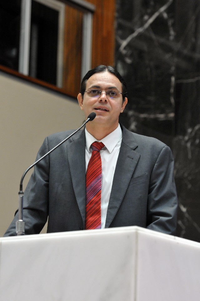 Elismar Prado criticou o corte de acesso à internet pelas empresas de telefonia