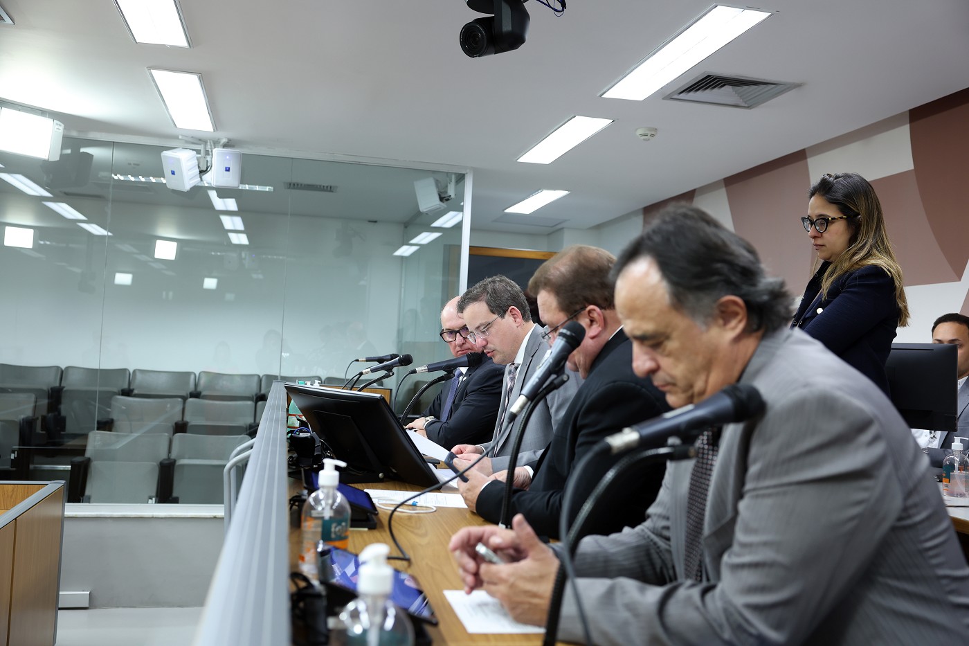 Comissão de Transporte, Comunicação e Obras Públicas - análisa proposições