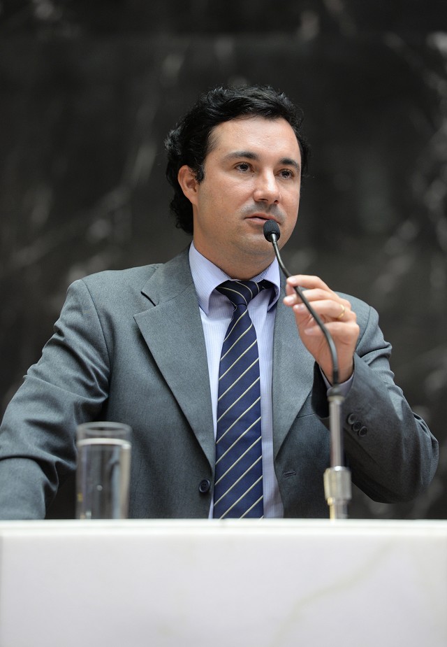 Cristiano Silveira quer que o Executivo desarquive PL sobre atingidos por barragens