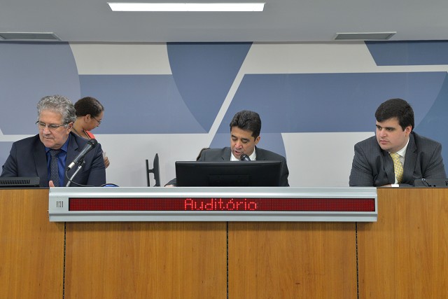 Requerimentos foram aprovados na reunião desta quarta-feira (29)
