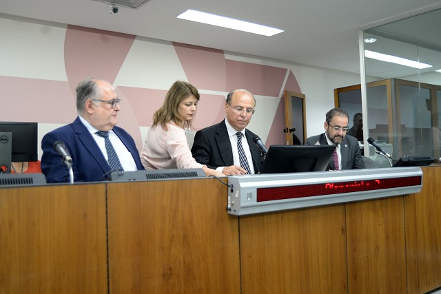 Deputados farão também audiência para debater os investimentos em grandes usinas solares