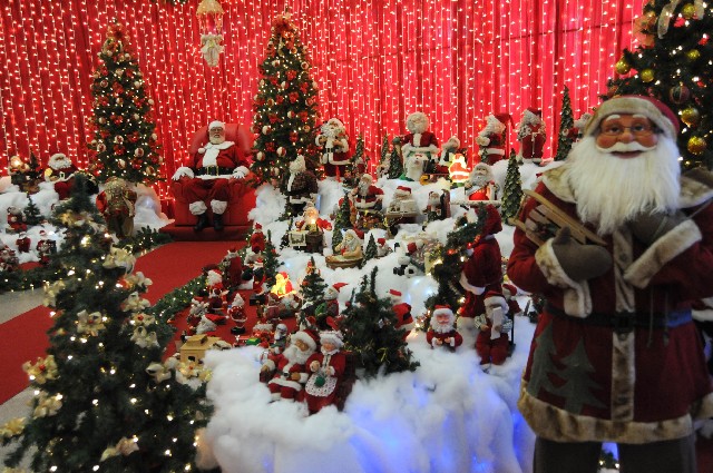 A Vila do Papai Noel pode ser visitada de segunda a sexta, das 9 às 21 horas, e aos sábados e domingos, das 13 às 21 horas