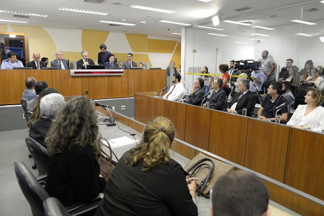 Moradores, lideranças políticas e comerciantes do município participaram da reunião