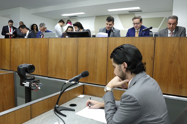 Comissão de Constituição e Justiça - análise de proposições
