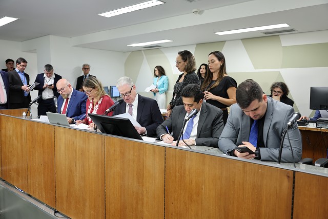 Comissão de Administração Pública - análise de proposições