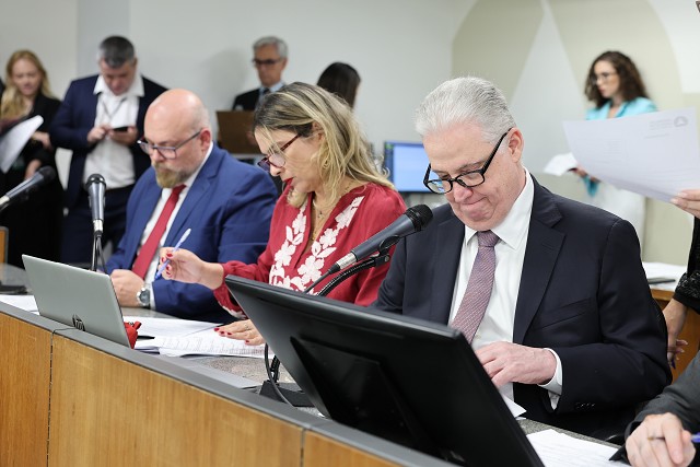 Comissão de Administração Pública - análise de proposições