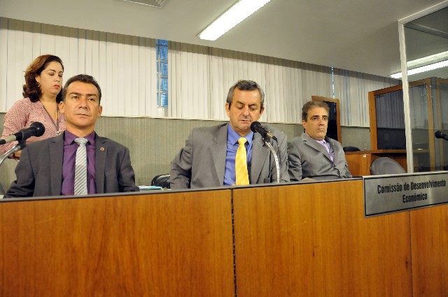 Deputados também aprovaram reunião sobre a situação fiscal do Estado no 1° semestre de 2016