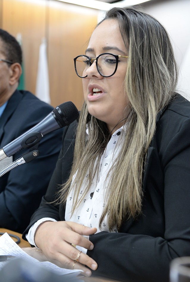 Bruna citou problemas como supressão de matas ciliares, falta de saneamento e mineração