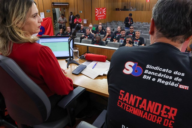 Comissão do Trabalho, da Previdência e da Assistência Social - debate sobre o fechamento de agências e de precarização das condições de trabalho no Banco Santander.