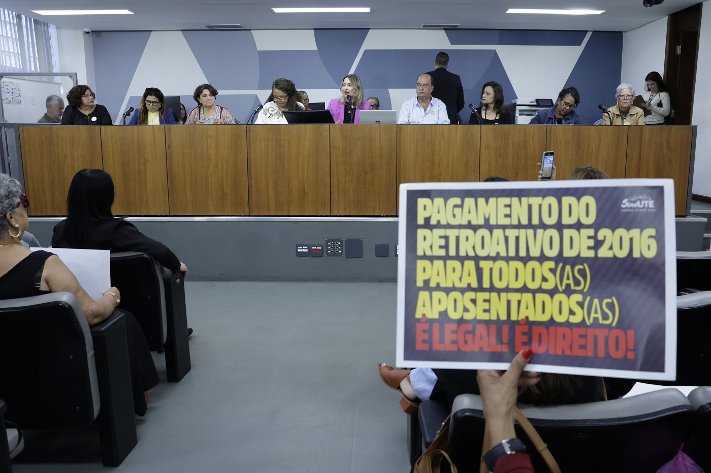 Comissão de Educação, Ciência e Tecnologia - cobrar do Estado o pagamento retroativo do reajuste do piso salarial