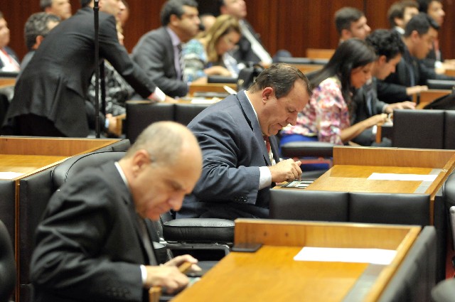 O Projeto de Resolução 1/15 foi aprovado em 2º turno pelo Plenário com 36 votos favoráveis e 22 contrários