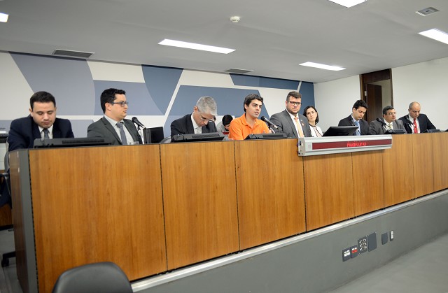 Reunião contou com a presença de representantes do Executivo estadual e da Associação Mineira de Municípios