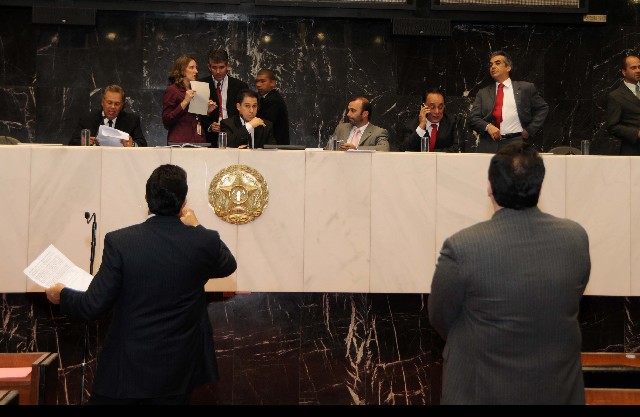 Deputados durante a Reunião Ordinária de Plenário realizada nesta terça-feira (19)