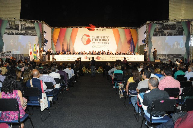 A cerimônia de abertura do congresso contou com a presença de 326 prefeitos do Estado