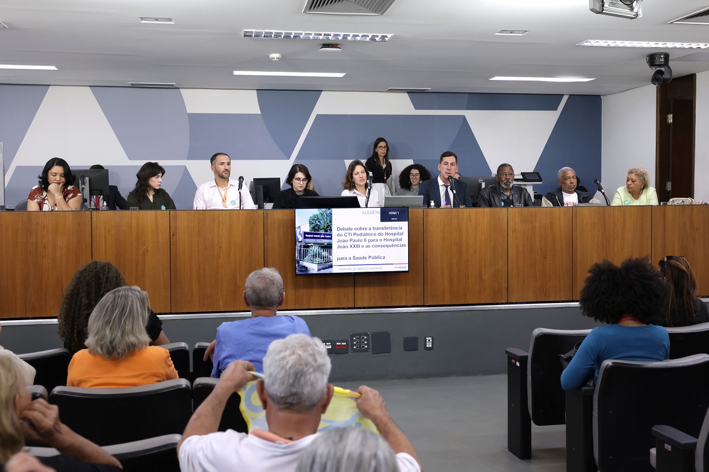 Comissão de Direitos Humanos - debate sobre o fechamento do CTI do Hospital Infantil João Paulo II