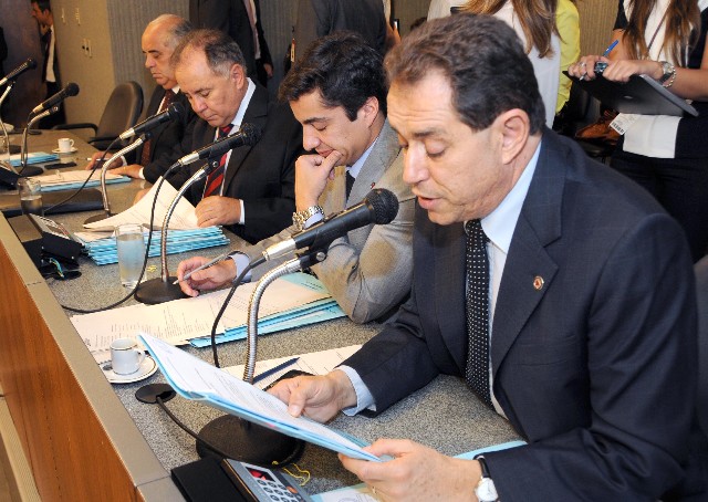 O deputado Luiz Henrique apresentou substitutivo ao PL 1.055/11