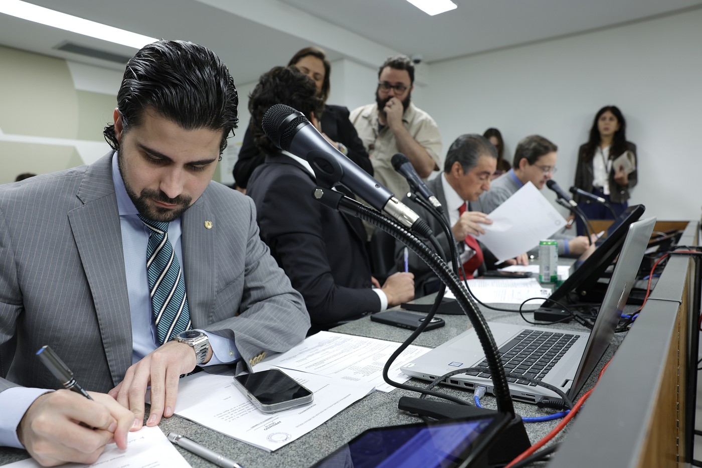 Comissão de Constituição e Justiça - análise de proposições