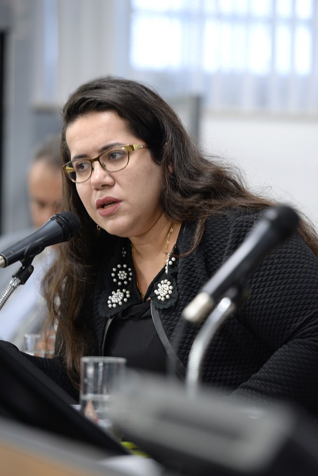 Fabiane Oliveira defendeu que ações para a reintegração social devem ir além da mera socialização