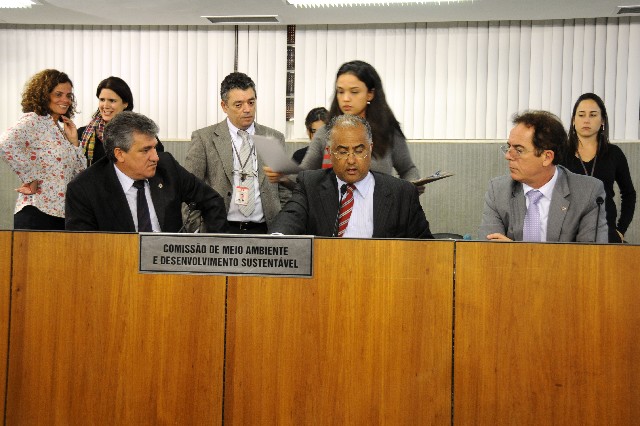 Deputados apreciam nova redação para lei estadual