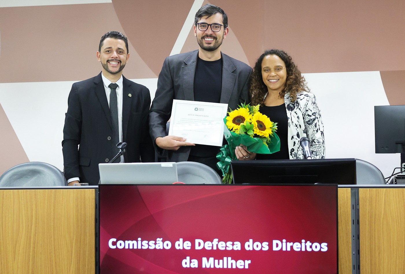 Comissão de Defesa dos Direitos da Mulher - homenagem a delegado
