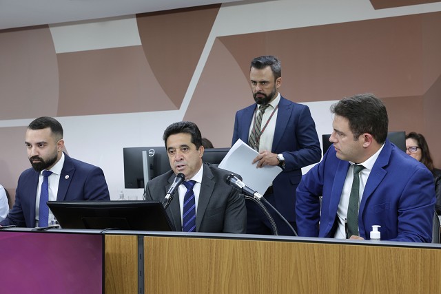 Comissão de Segurança Pública - entrega de votos de congratulações com os policiais militares da 5ª Companhia do 1º Batalhão da PMMG
