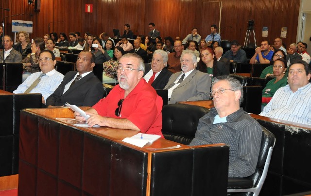 O lançamento da frente parlamentar foi realizado no Plenário