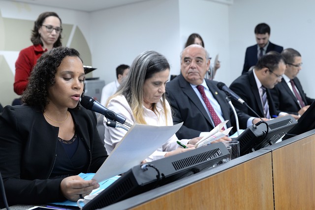 PL original previa desembarque apenas para mulheres, mas novo texto amplia direito para homens