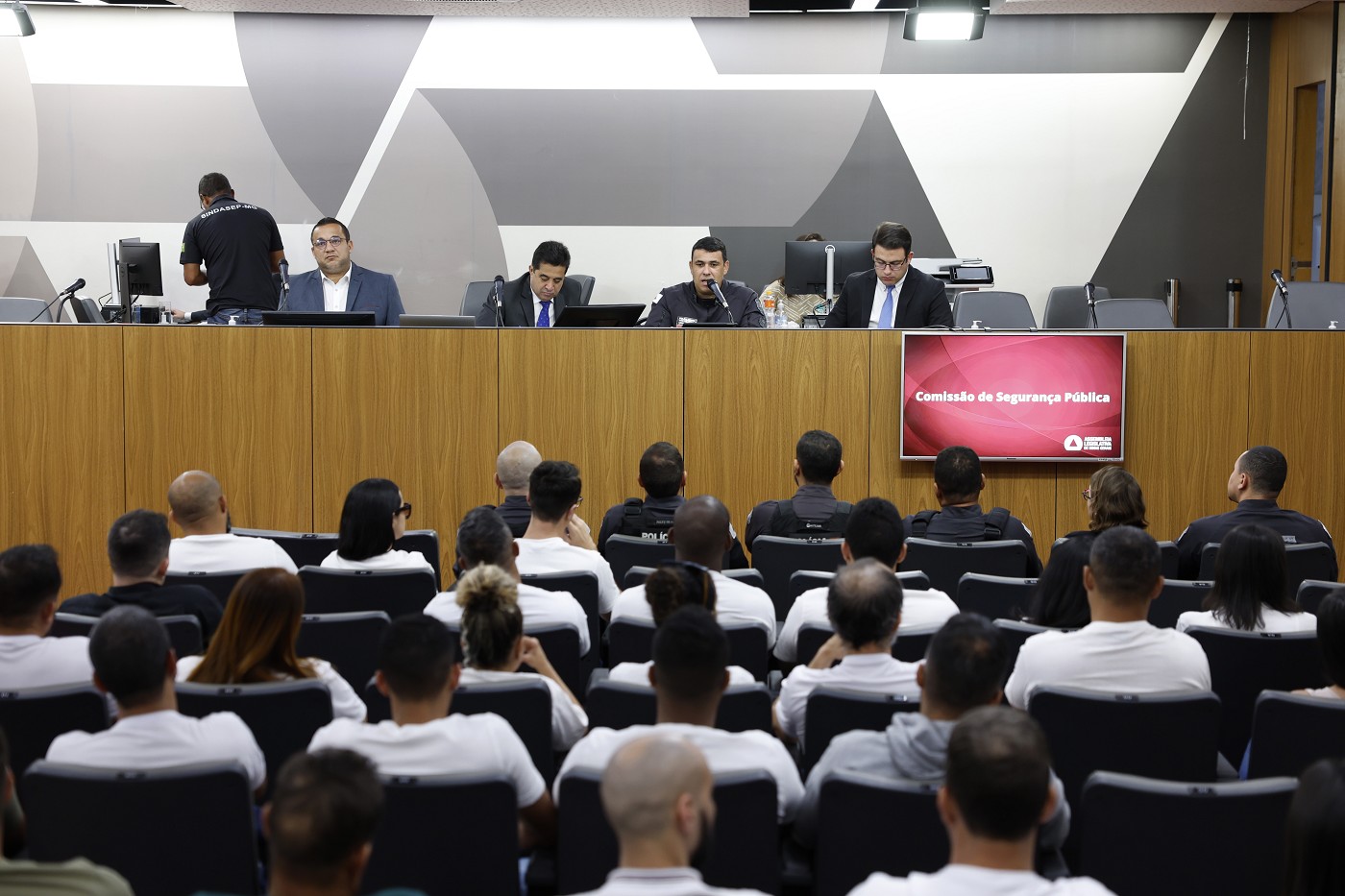Comissão de Segurança Pública - debate sobre as condições de trabalho e segurança dos policiais penais