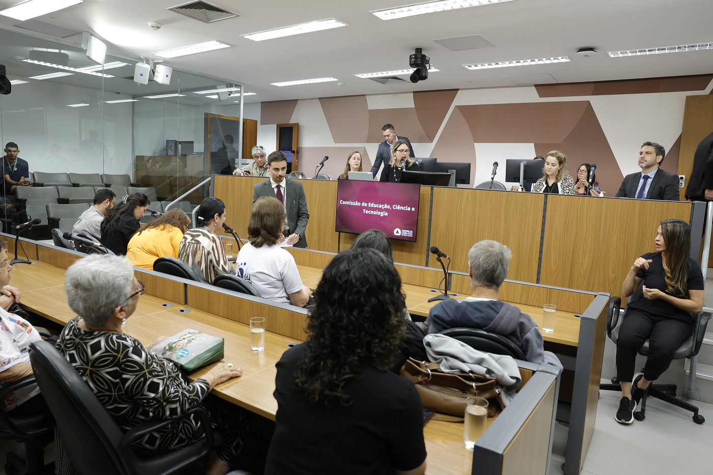 Comissão de Educação, Ciência e Tecnologia - debate sobre fechamento de escola para pessoas com deficiência