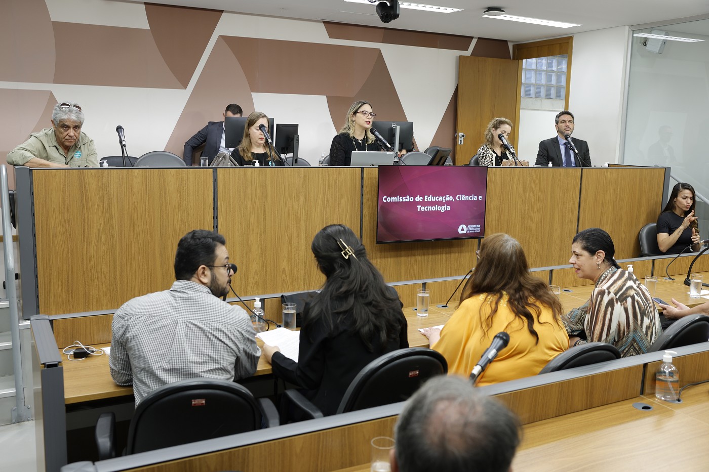 Comissão de Educação, Ciência e Tecnologia - debate sobre fechamento de escola para pessoas com deficiência