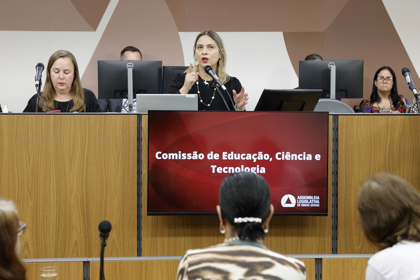 Comissão de Educação, Ciência e Tecnologia - debate sobre fechamento de escola para pessoas com deficiência