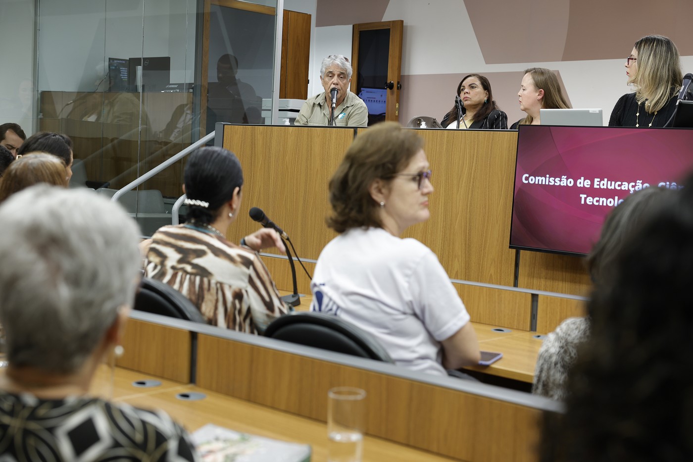 Comissão de Educação, Ciência e Tecnologia - debate sobre fechamento de escola para pessoas com deficiência