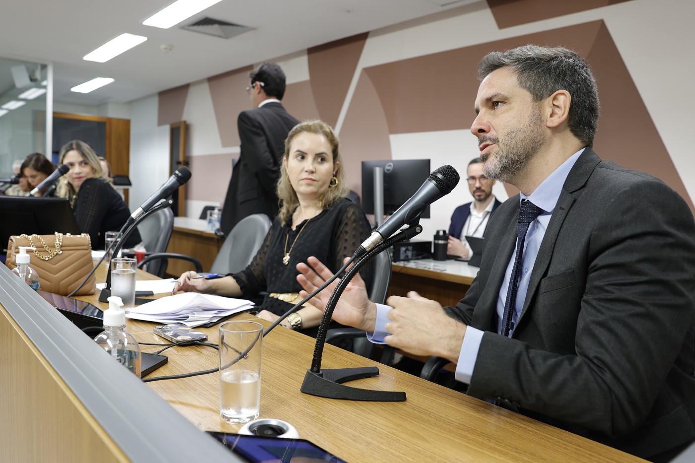 Comissão de Educação, Ciência e Tecnologia - debate sobre fechamento de escola para pessoas com deficiência