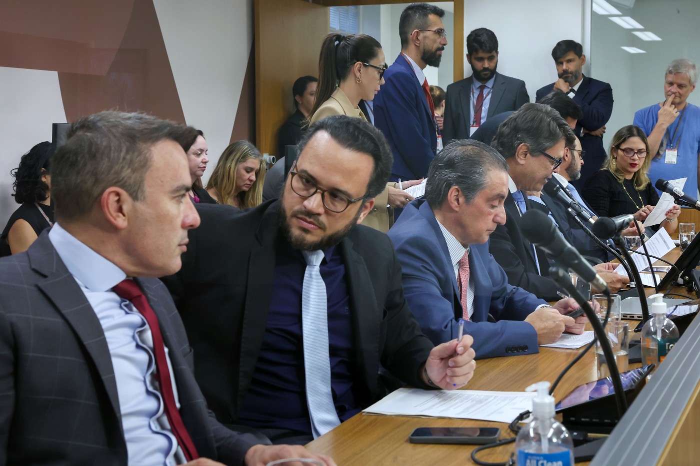 Comissão de Fiscalização Financeira e Orçamentária e Comissão de Membros das Comissões Permanentes - Art. 204 do Regimento Interno