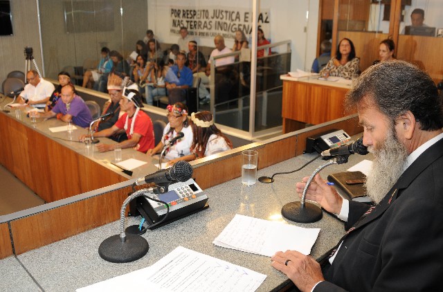 A reunião foi requerida pelo deputado Durval Ângelo
