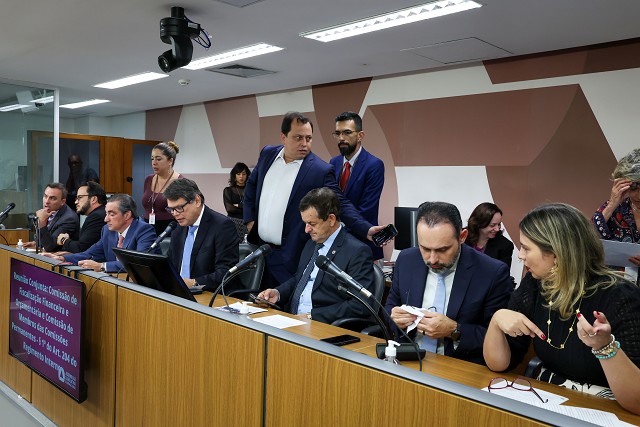 Comissão de Fiscalização Financeira e Orçamentária e Comissão de Membros das Comissões Permanentes - Art. 204 do Regimento Interno