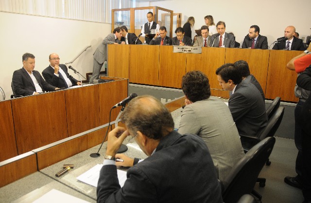 Dez deputados e diversos convidados participaram da audiência pública da Comissão de Esporte, Lazer e Juventude