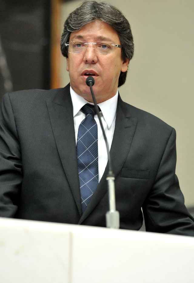 O secretário de Estado de Saúde, Antônio Jorge Marques, disse que repasses aos Estados nem sempre se baseiam em critérios técnicos