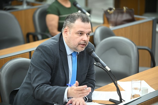 Comissão de Educação, Ciência e Tecnologia - debate sobre Construção de escola em Santana do Paraíso