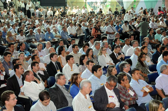 Gestores municipais eleitos para os próximos quatro anos lotaram o local