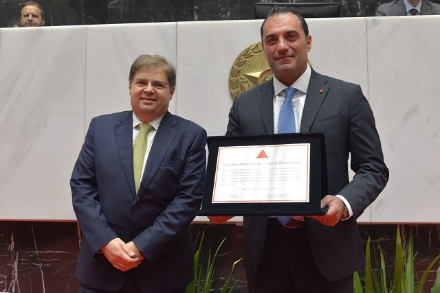 Presidente do grupo Fiat com o título de Cidadão Honorário, entregue pelo deputado Agostinho Patrus